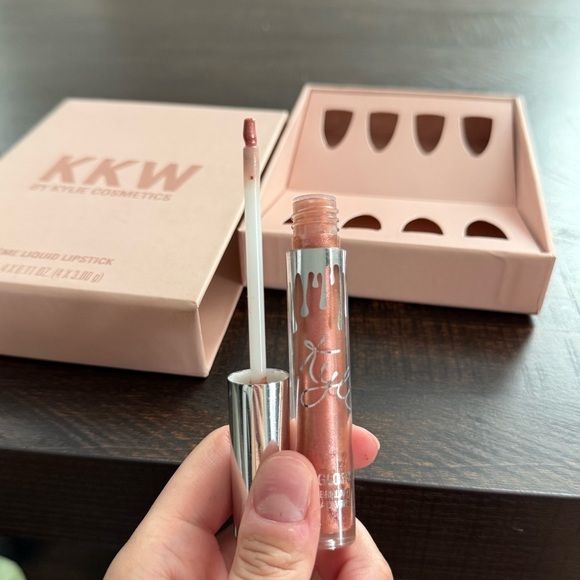 4 Kylie Cosmetics Shimmer Holiday Lipsticks - Picture 4 of 8